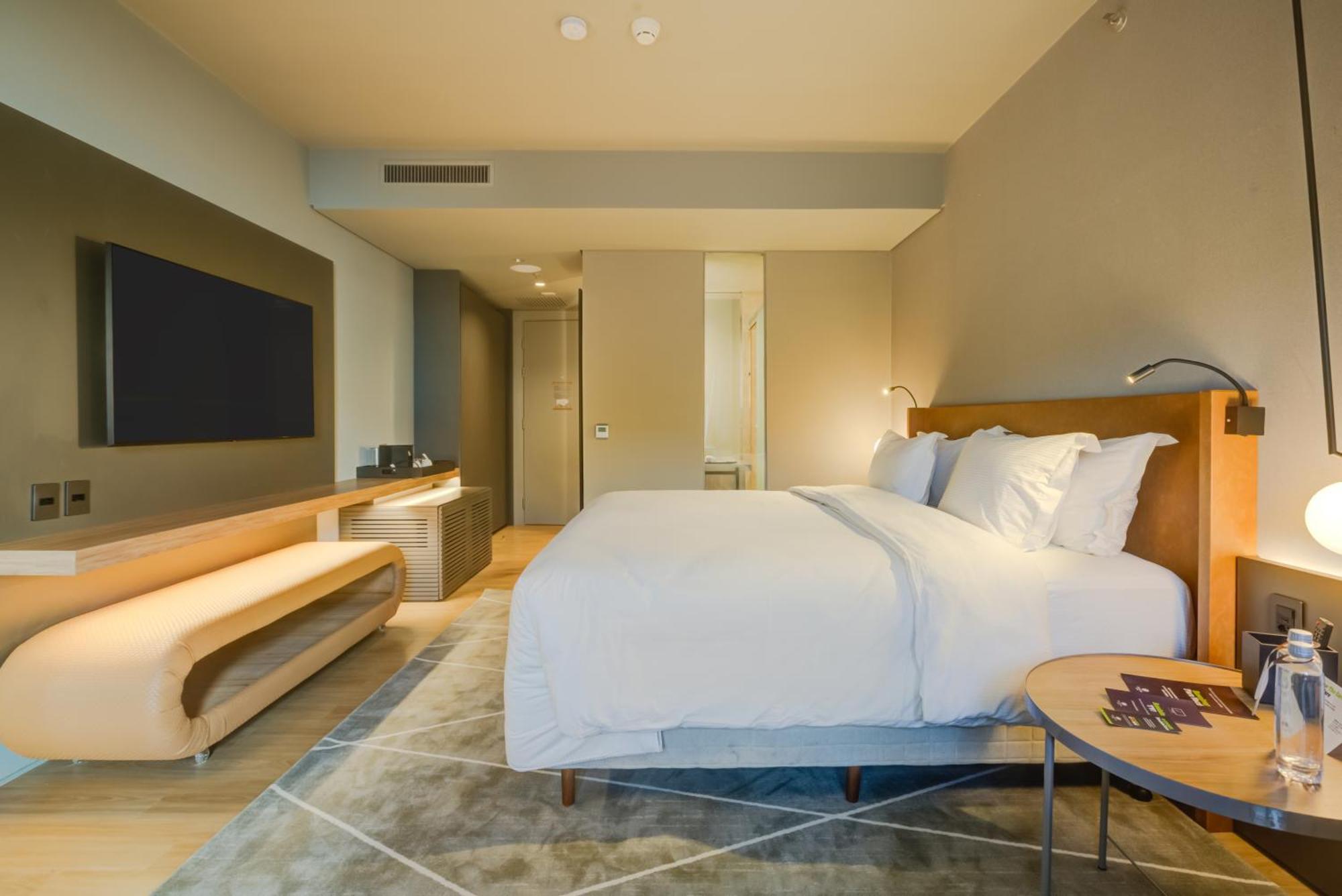 Отель Doubletree By Hilton Порту-Алегри Экстерьер фото A bedroom at the hotel
