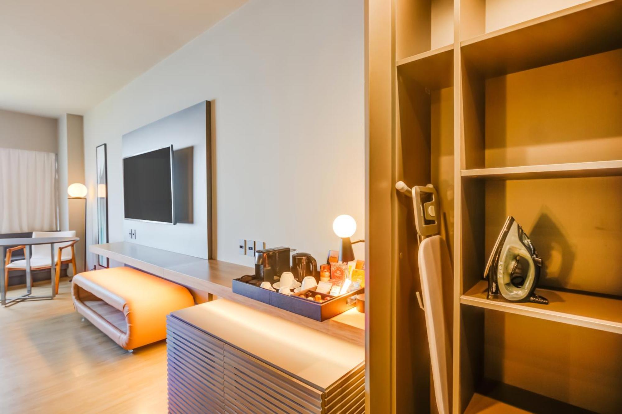 Отель Doubletree By Hilton Порту-Алегри Экстерьер фото A room at the hotel