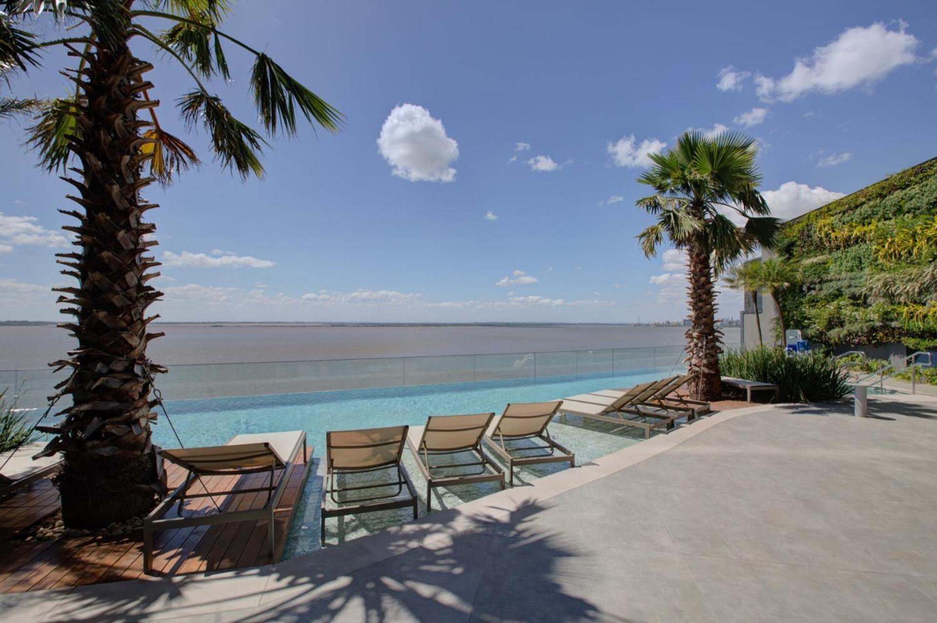 Отель Doubletree By Hilton Порту-Алегри Экстерьер фото View of the pool at the hotel
