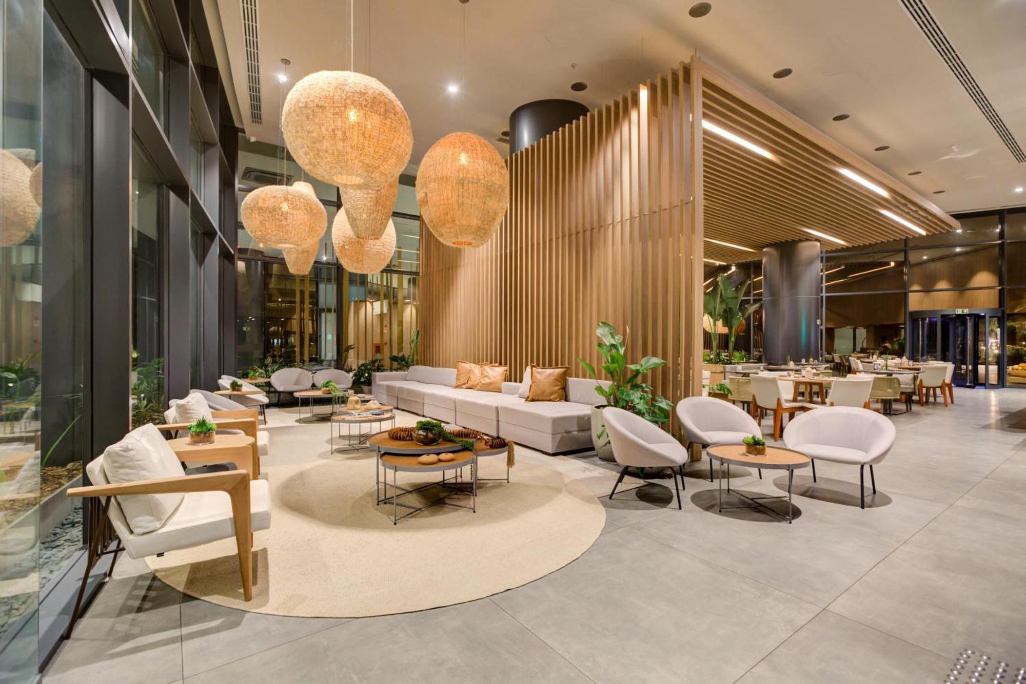 Отель Doubletree By Hilton Порту-Алегри Экстерьер фото The lobby of the hotel