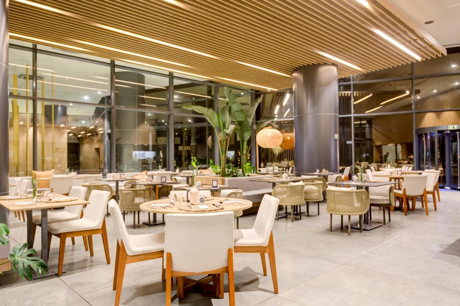 Отель Doubletree By Hilton Порту-Алегри Экстерьер фото Restaurant